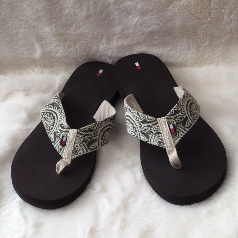 Tommy Hilfiger Fabric Flip Flops sz 9.5